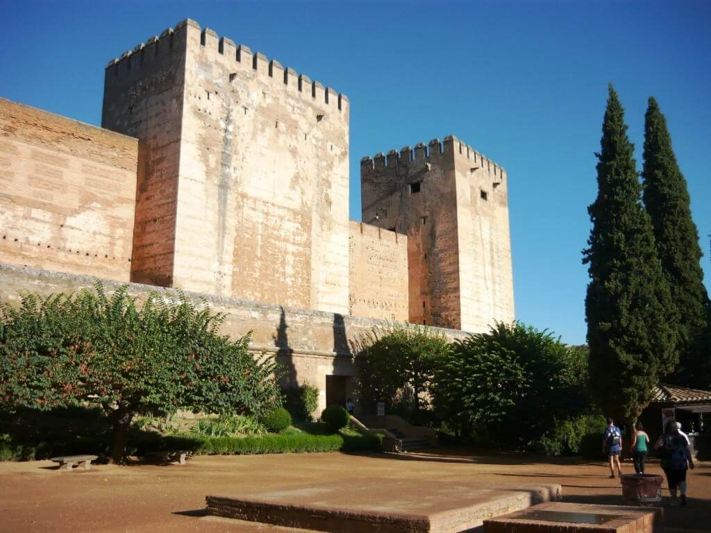 Plaza de los Aljibes - Cicerone Granada