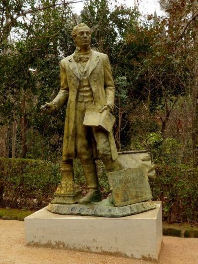 escultura de Washington Irvin en la Alhambra