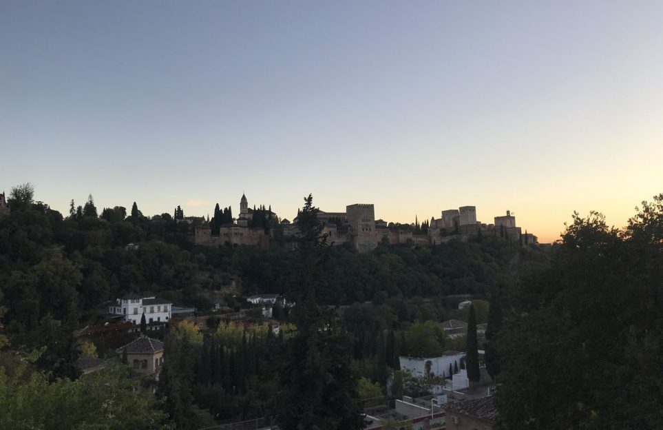 Albaicin and Sacromonte twilight walking tour. Join a premium small group