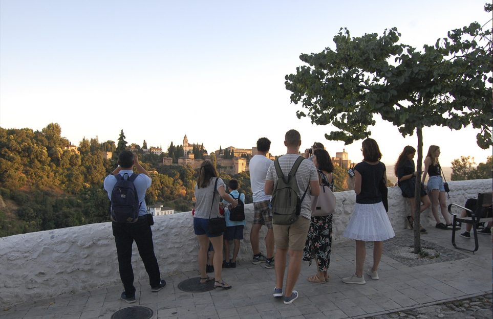 Albaicin and Sacromonte twilight walking tour. Join a premium small group