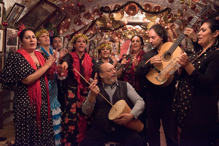 cuevas del sacromonte en granada en navidad