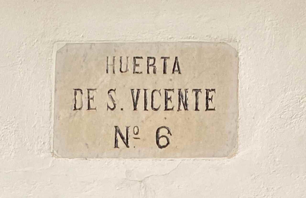 El camino hacia la Huerta de San Vicente. Tour privado