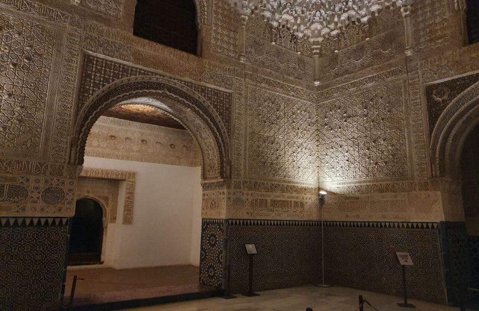 Visite nocturne privée de l’Alhambra. Rêver dans les Palais Nasrides