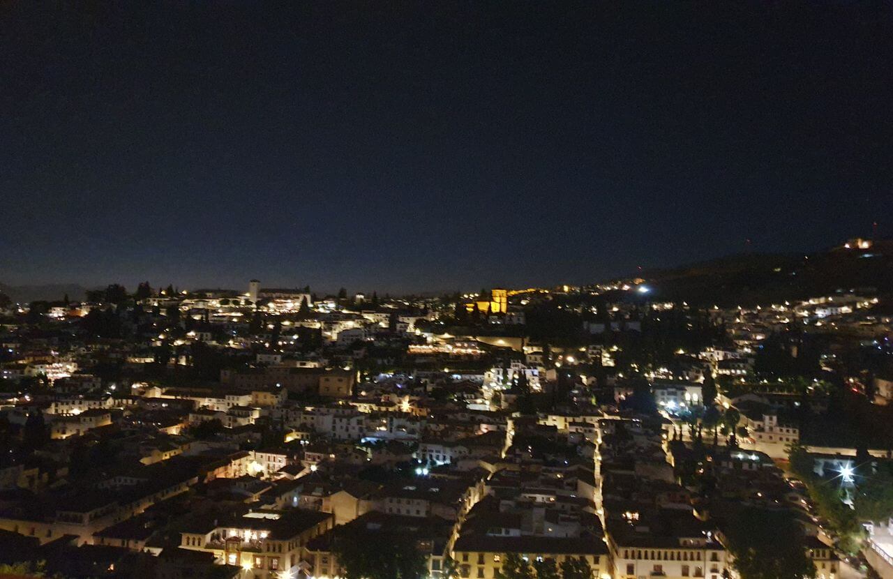 Visita privada nocturna de la Alhambra: soñando en los Palacios Nazaríes