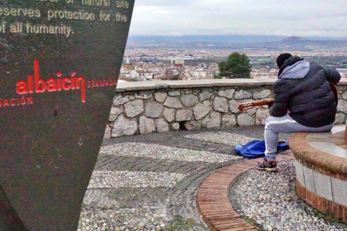 Flamenco guitar player in the San Cristobal viewpoint