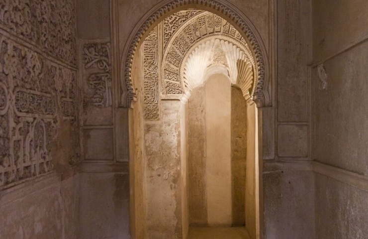 alhambra hallway