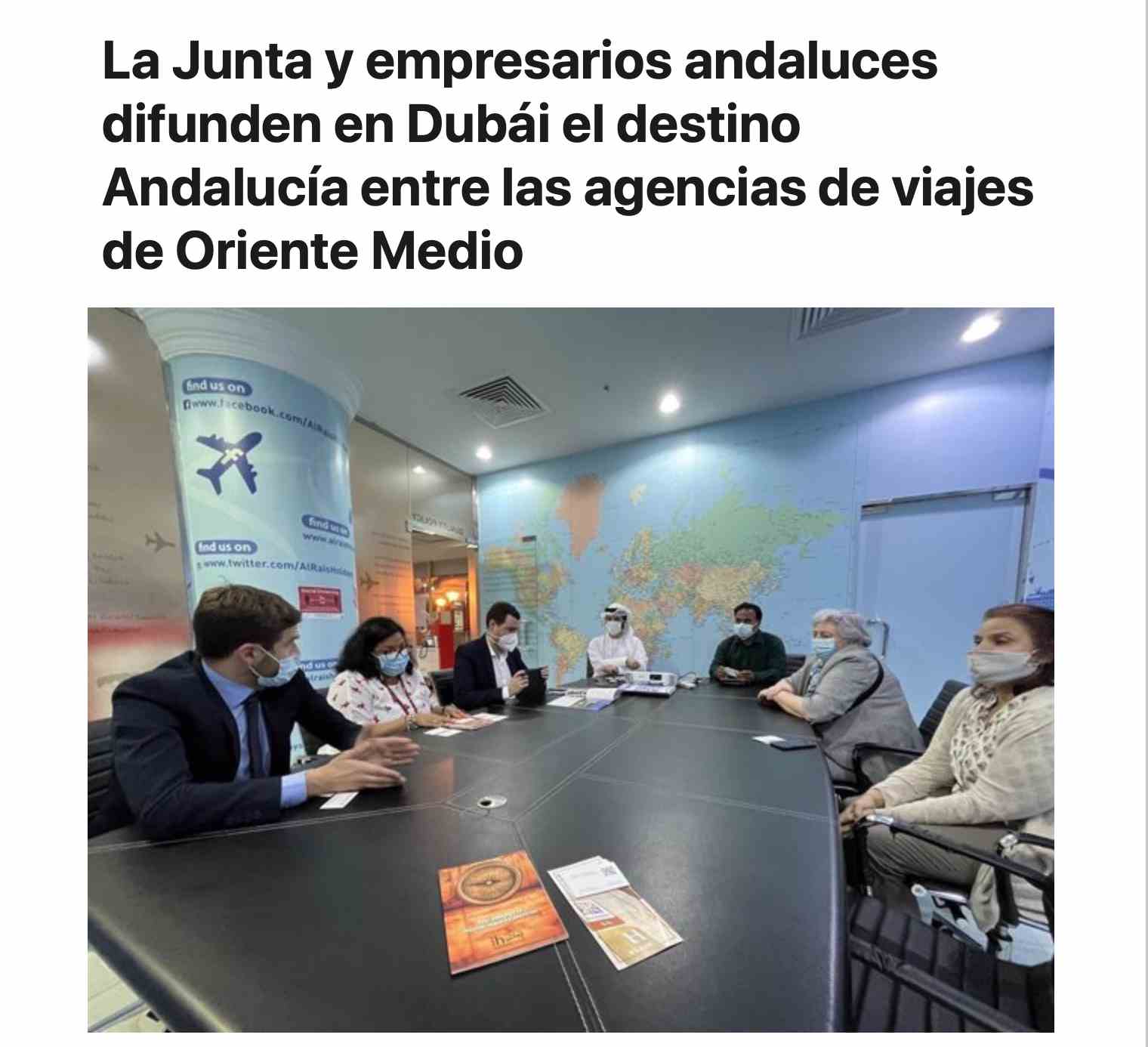 María Angustias en la mesa de trabajo en Dubai