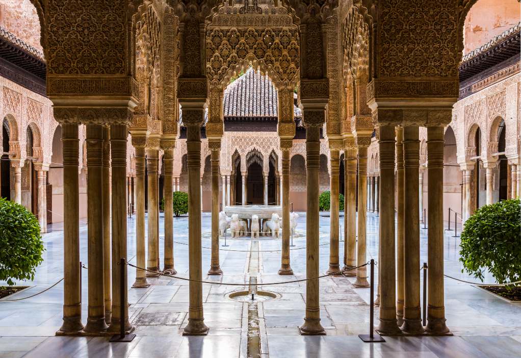 The promenade of the towers - Patronato de la Alhambra y Generalife