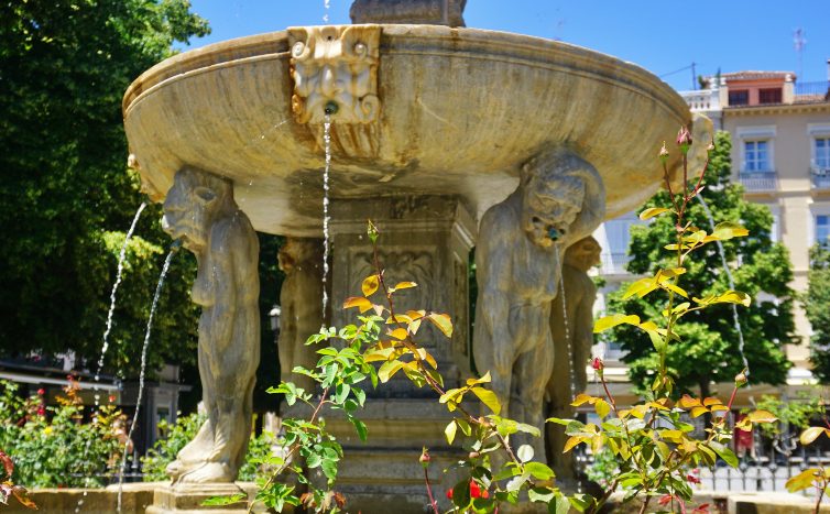 Bibrambla fountain gigantones